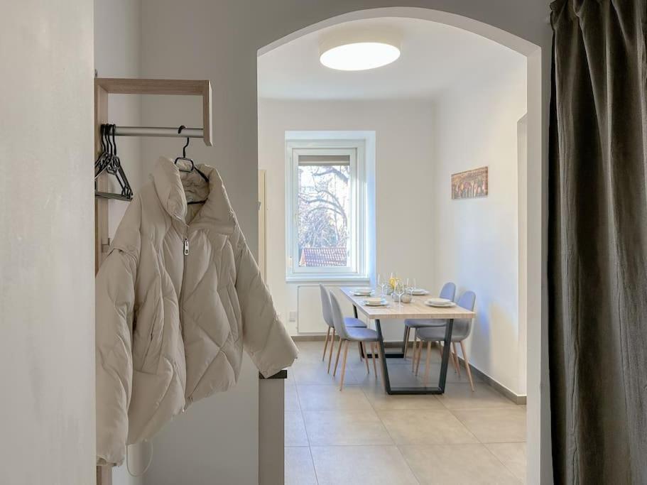 Lend - Design 1 *