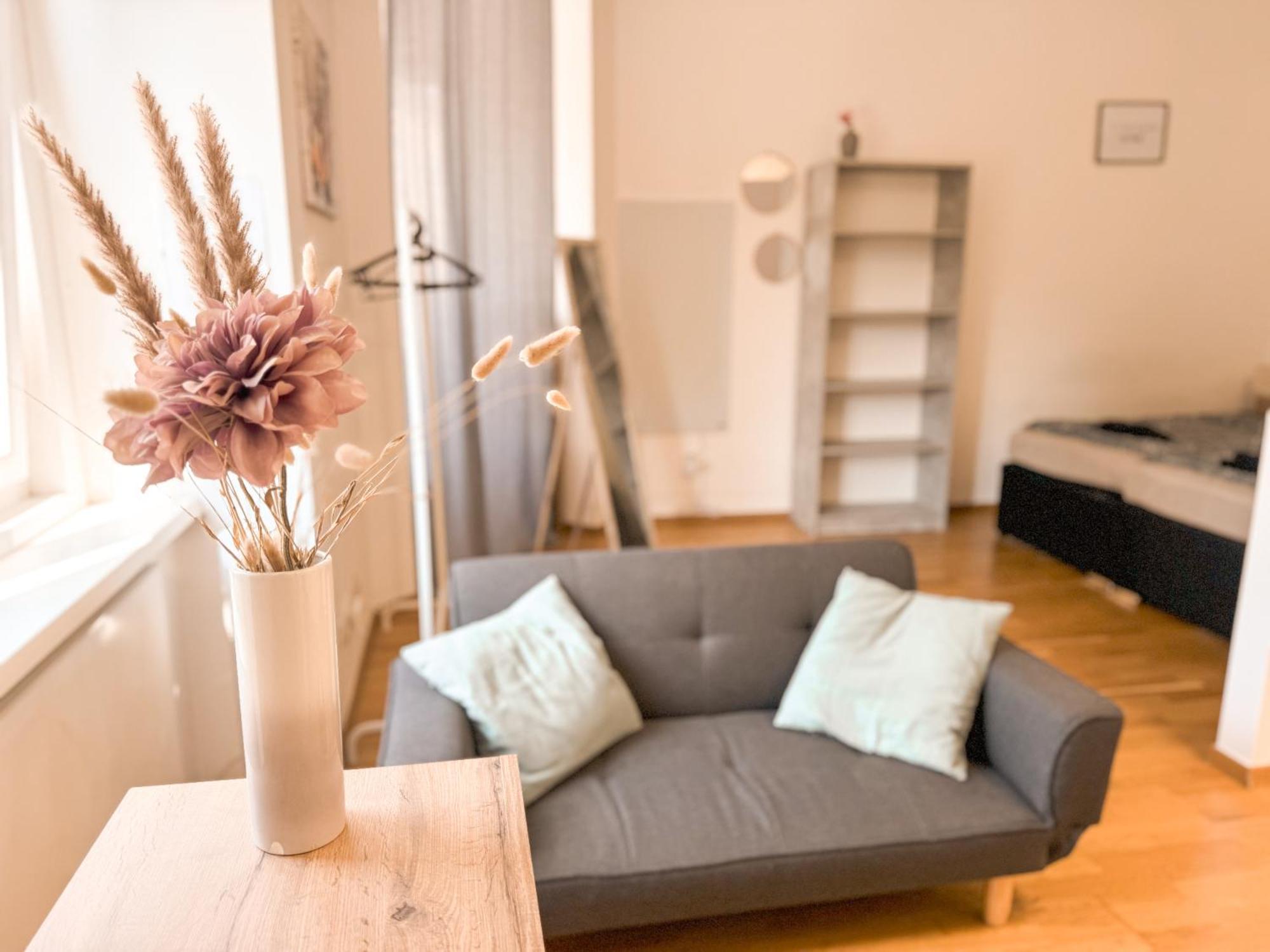 Lend - Design 1 Apartment